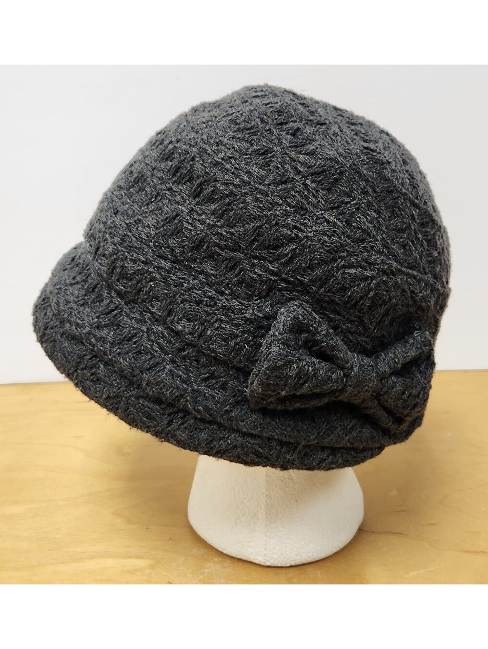 Manhattan Hat Company D&Y Charcoal Grey Knit Cloche Hat Bow Quilted Lined OSFA